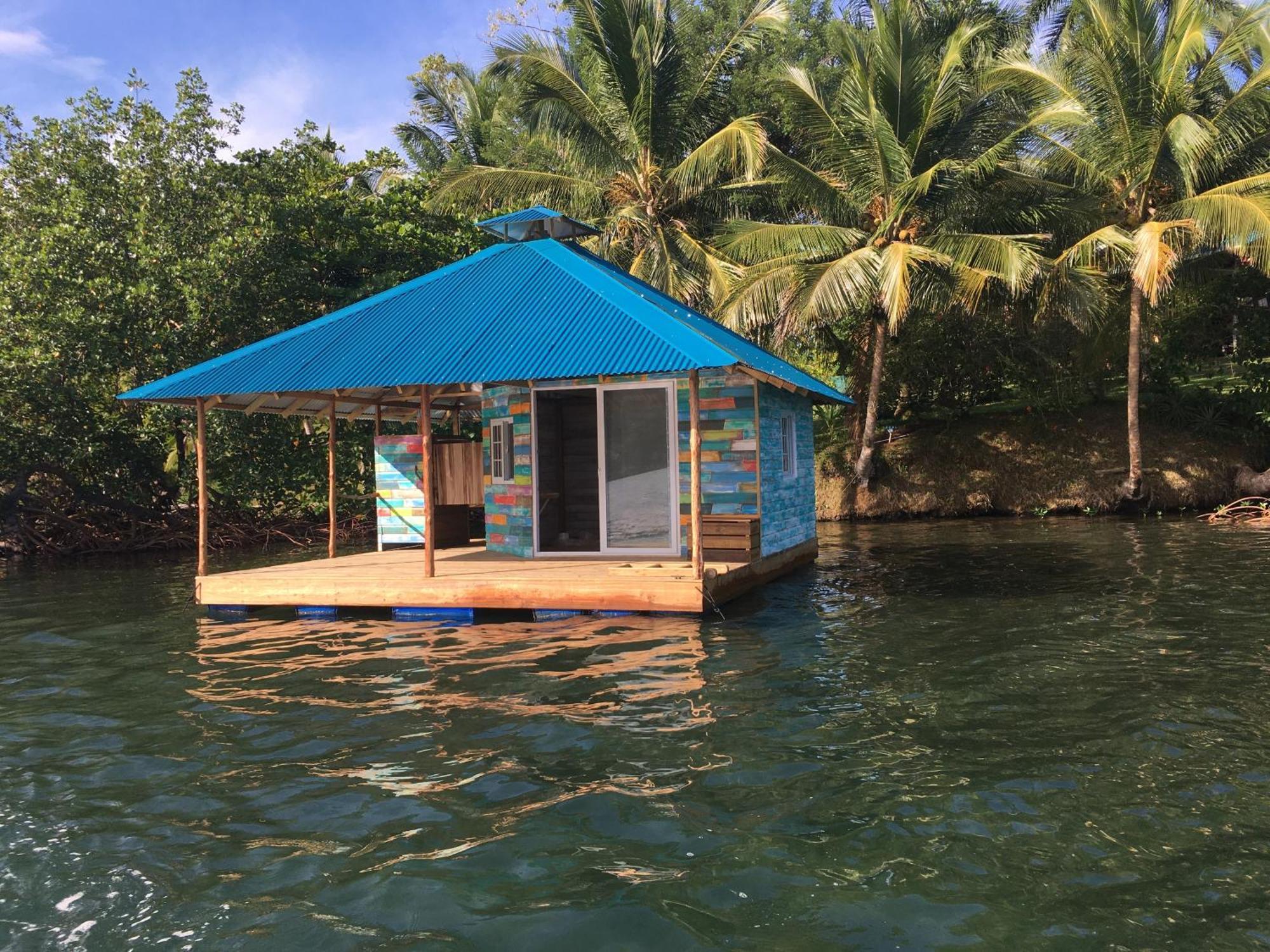 El Toucan Loco Floating Lodges Tierra Oscura Luaran gambar