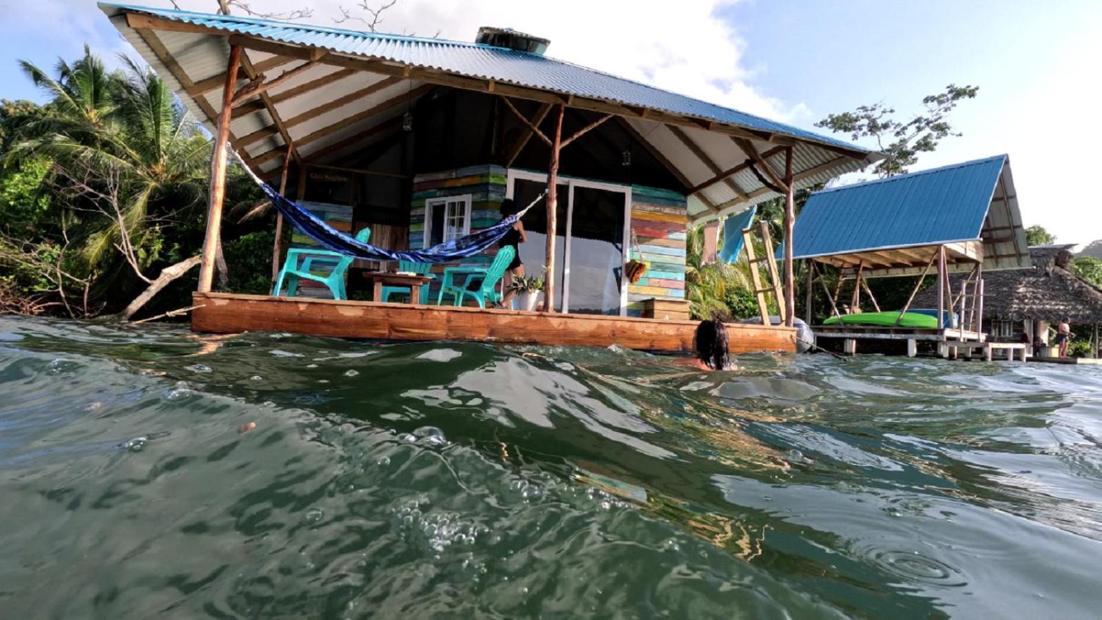 El Toucan Loco Floating Lodges Tierra Oscura Luaran gambar