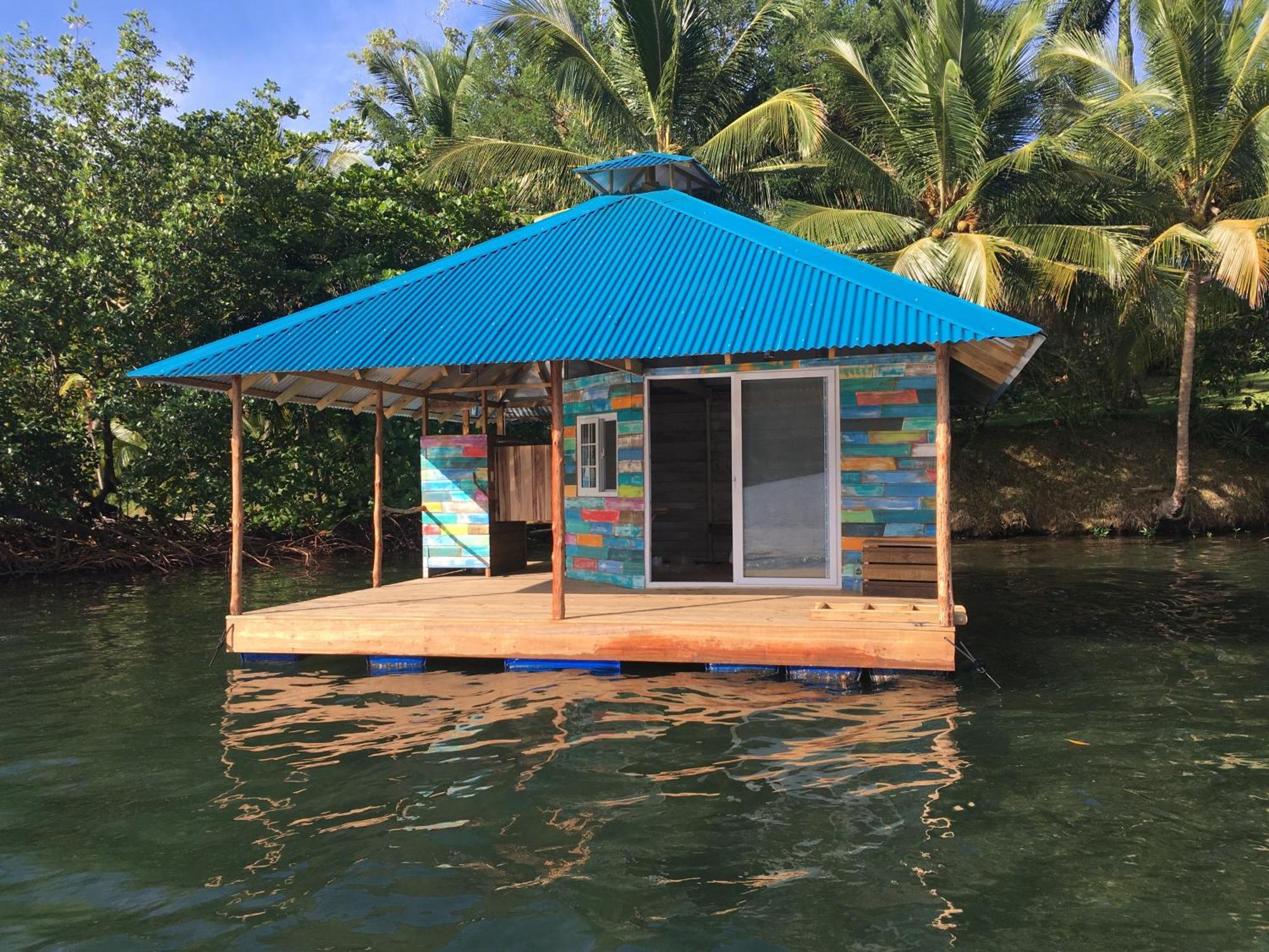 El Toucan Loco Floating Lodges Tierra Oscura Luaran gambar